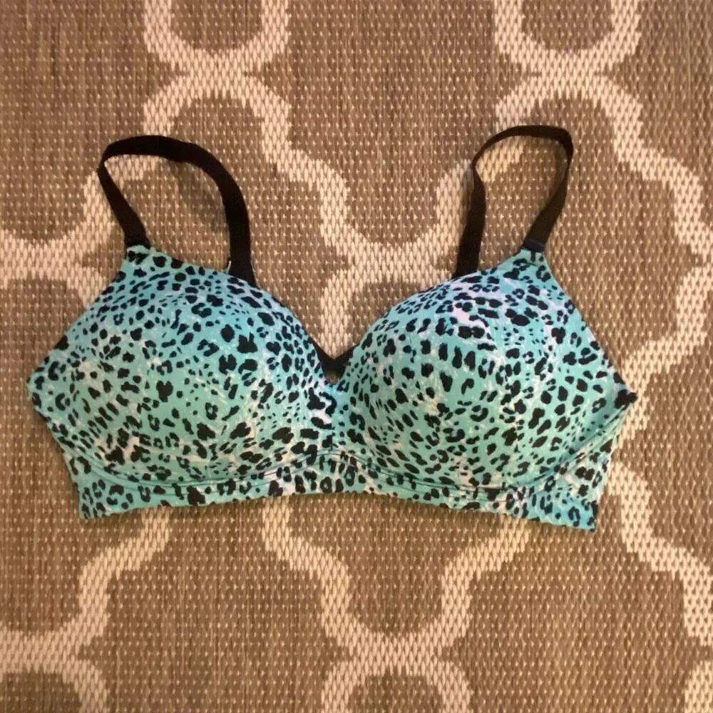 Torrid 360 back smoothing wire free push-up plunge bra size 40DD